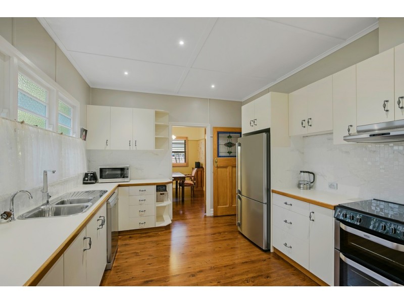7 Mary Street, Mount Lofty QLD 4350