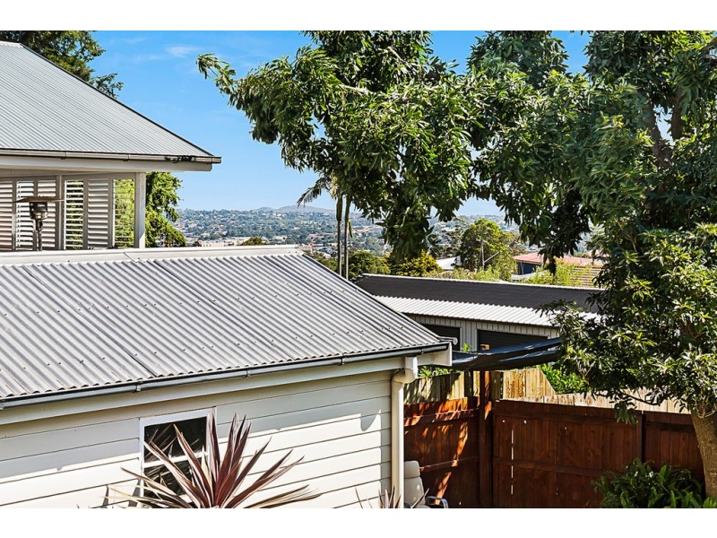 7 Mary Street, Mount Lofty QLD 4350