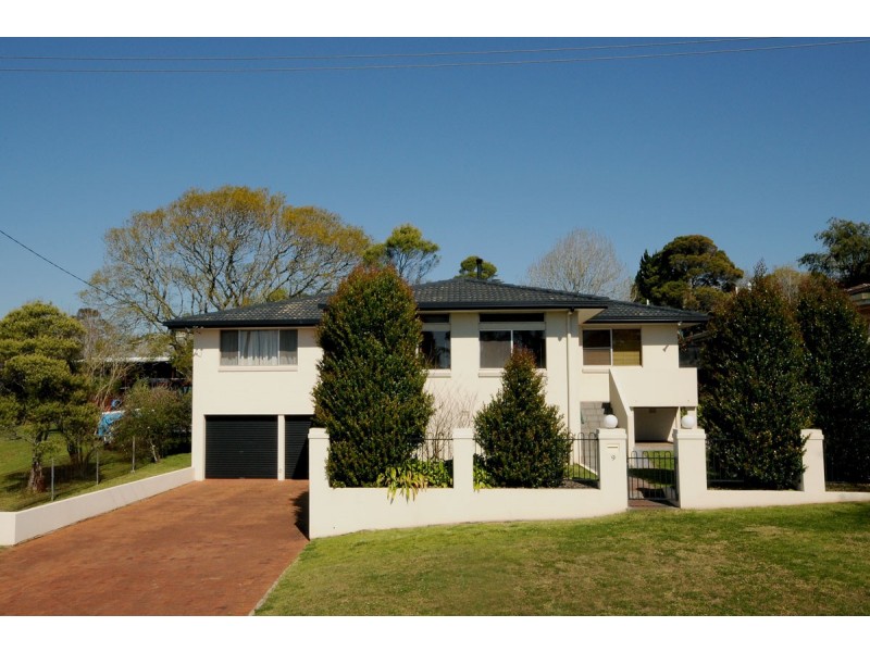 9 Martini Street, Mount Lofty QLD 4350