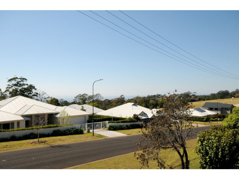 9 Martini Street, Mount Lofty QLD 4350