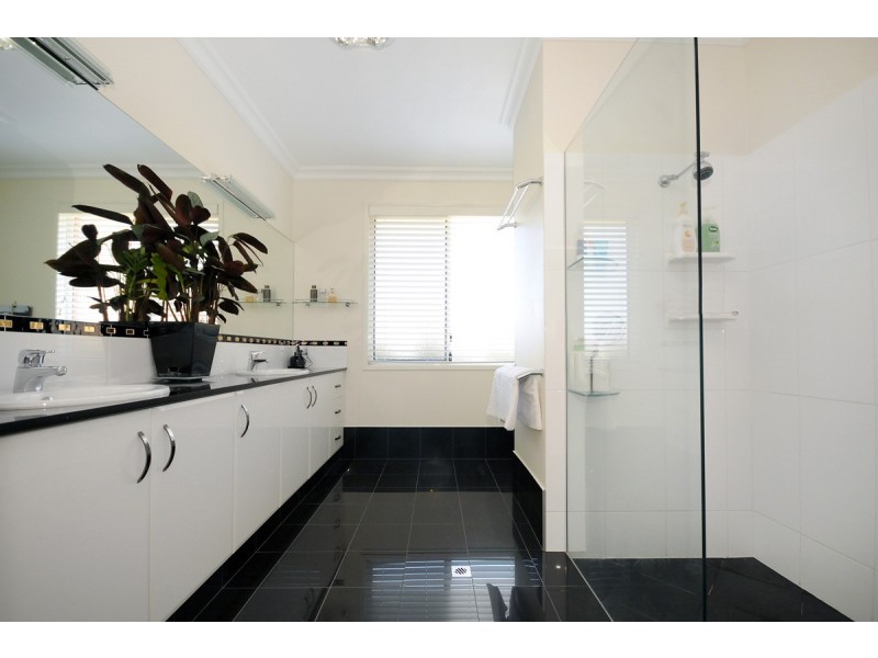 3 Tarlington Street, Middle Ridge QLD 4350