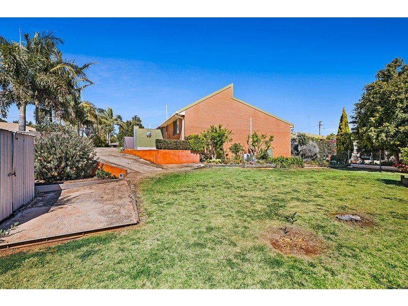 15 Truscott Street, Wilsonton QLD 4350