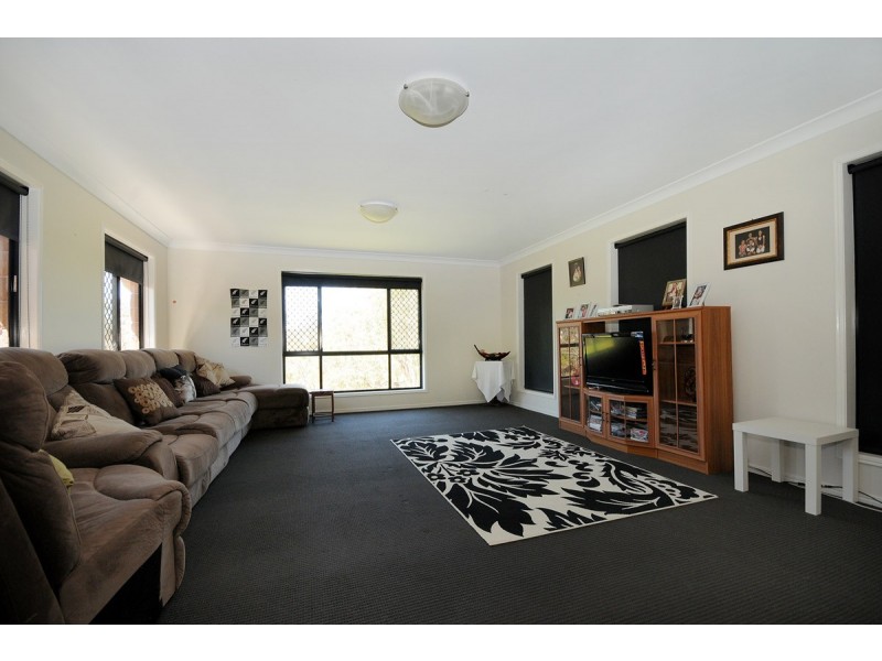 32 Pendoma Drive, Hodgson Vale QLD 4352