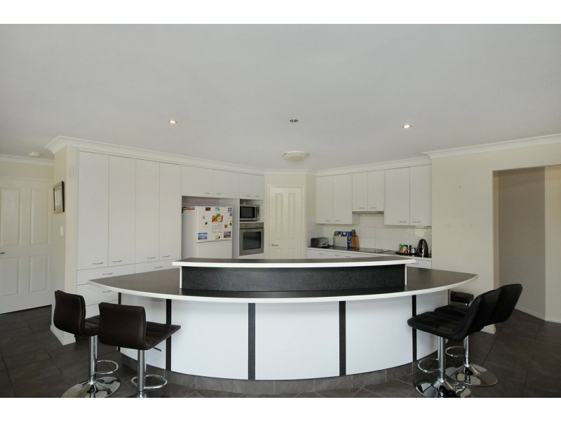32 Pendoma Drive, Hodgson Vale QLD 4352