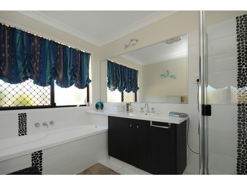 32 Pendoma Drive, Hodgson Vale QLD 4352