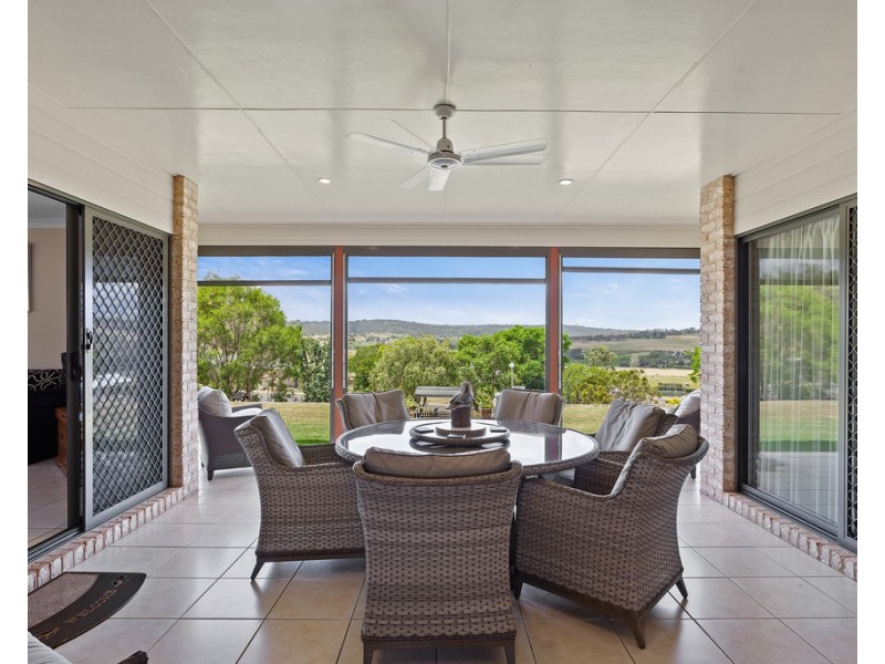 2 Fairview Rise, Gowrie Junction QLD 4352