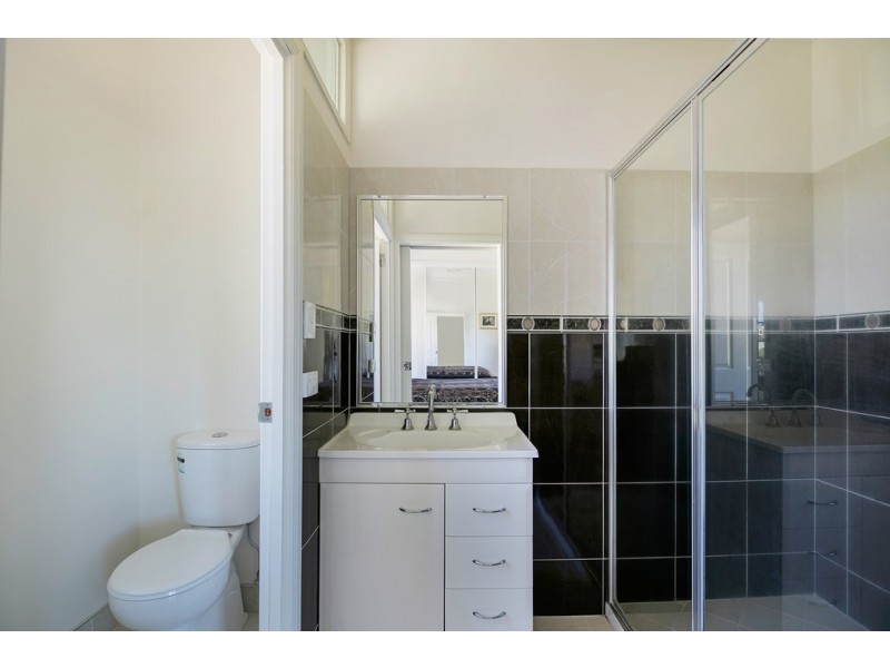242 Geddes Street, Centenary Heights QLD 4350
