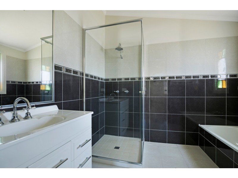 242 Geddes Street, Centenary Heights QLD 4350