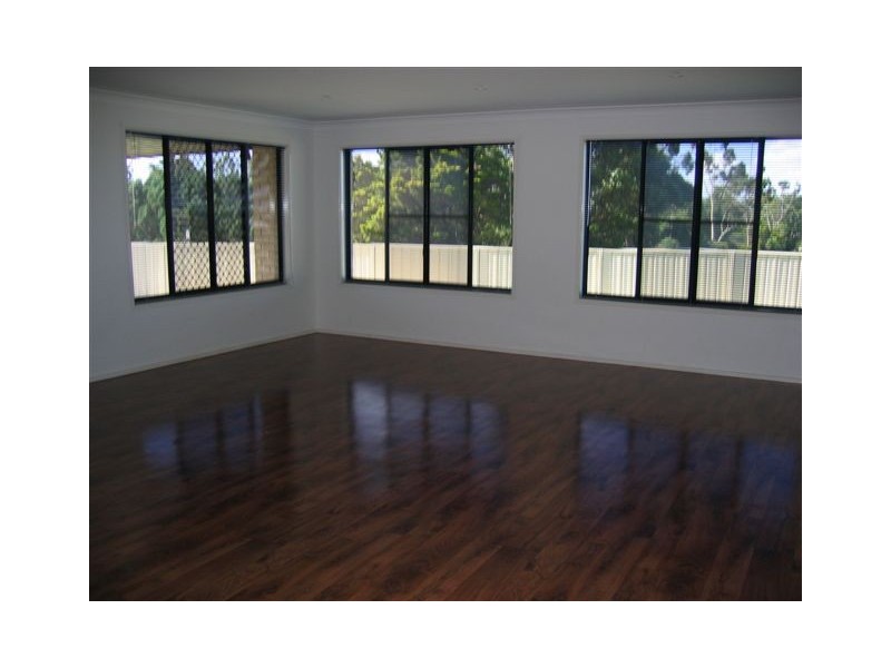 1 Banksdale Drive, Middle Ridge QLD 4350