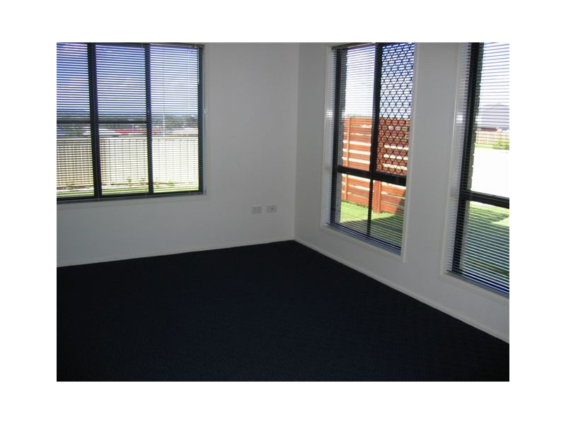 1 Banksdale Drive, Middle Ridge QLD 4350