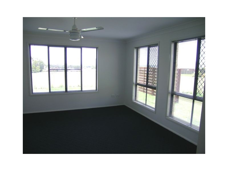 1 Banksdale Drive, Middle Ridge QLD 4350