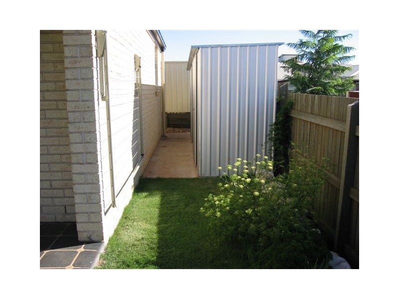 1 Banksdale Drive, Middle Ridge QLD 4350