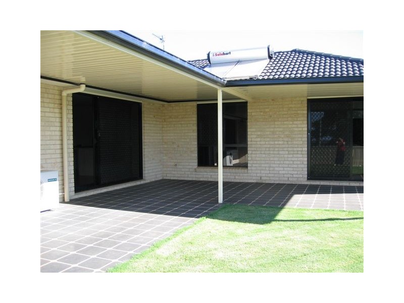 1 Banksdale Drive, Middle Ridge QLD 4350