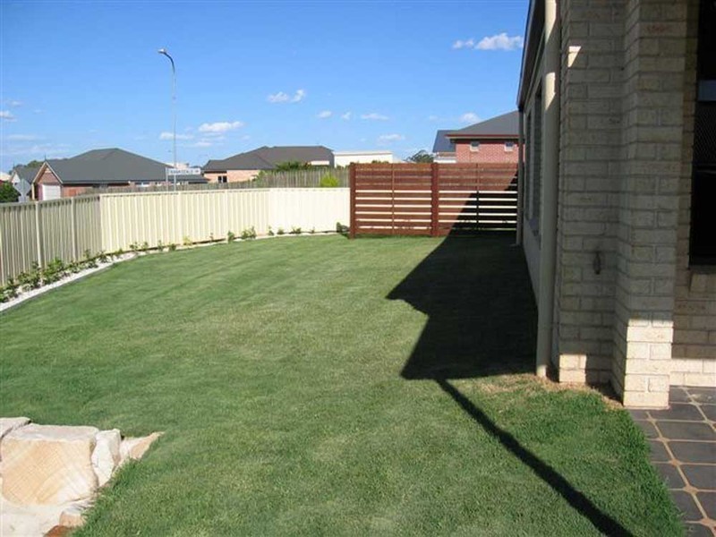 1 Banksdale Drive, Middle Ridge QLD 4350