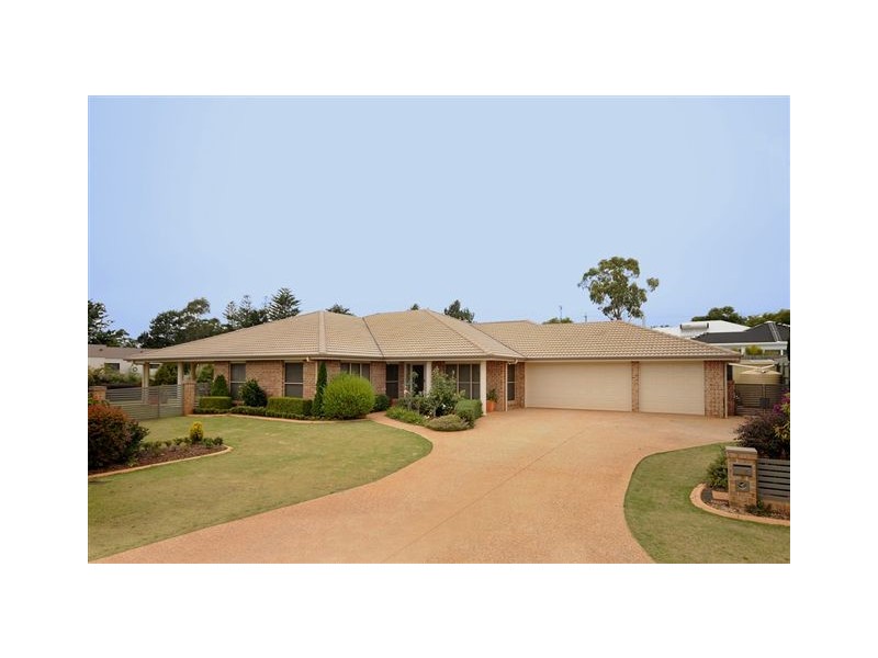 8 Paringa Close, Middle Ridge QLD 4350