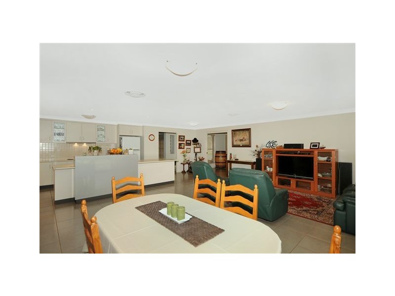 8 Paringa Close, Middle Ridge QLD 4350