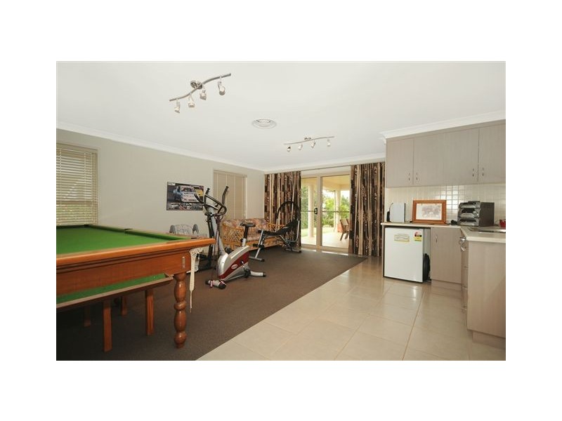 8 Paringa Close, Middle Ridge QLD 4350