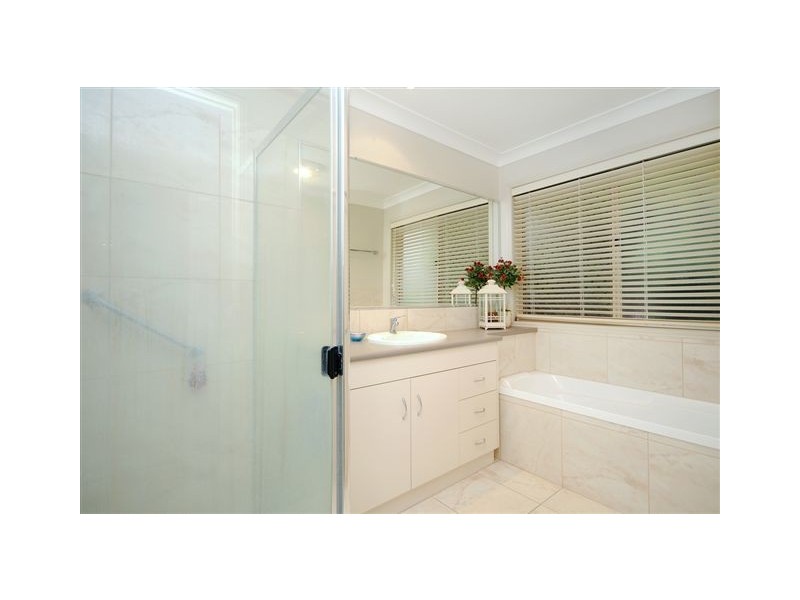 8 Paringa Close, Middle Ridge QLD 4350