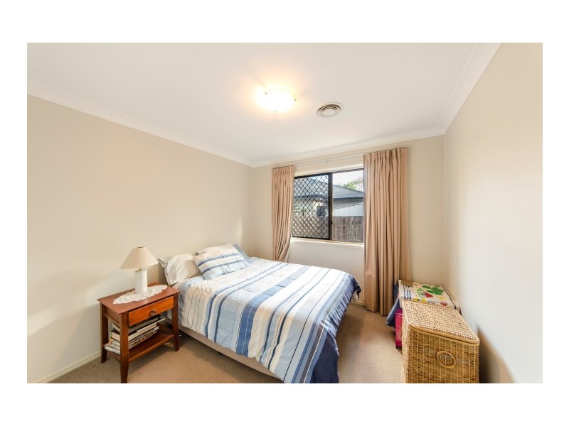 8 Paringa Close, Middle Ridge QLD 4350