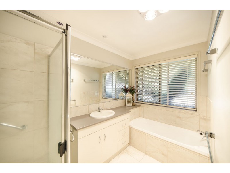 8 Paringa Close, Middle Ridge QLD 4350