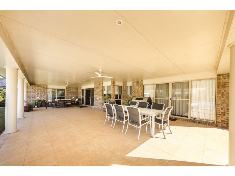 8 Paringa Close, Middle Ridge QLD 4350