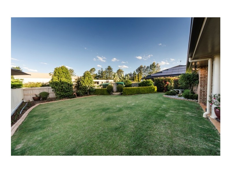 8 Paringa Close, Middle Ridge QLD 4350