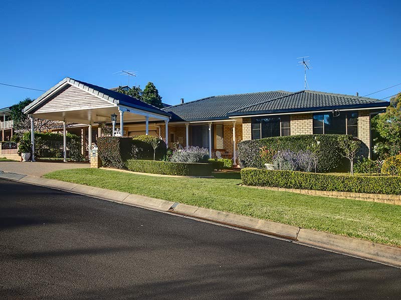 8 Cullen Court, Rockville QLD 4350