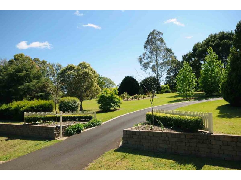 6 Blue Meadow Court, Blue Mountain Heights QLD 4350