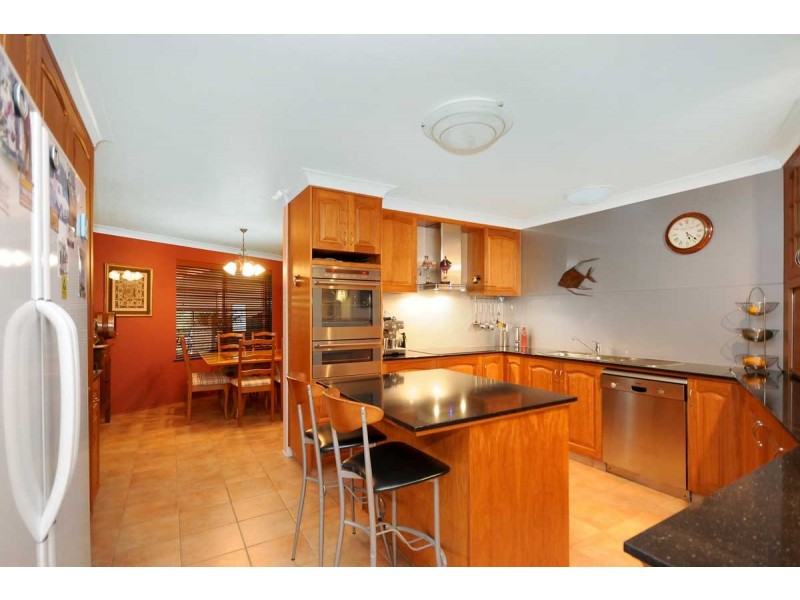 6 Blue Meadow Court, Blue Mountain Heights QLD 4350