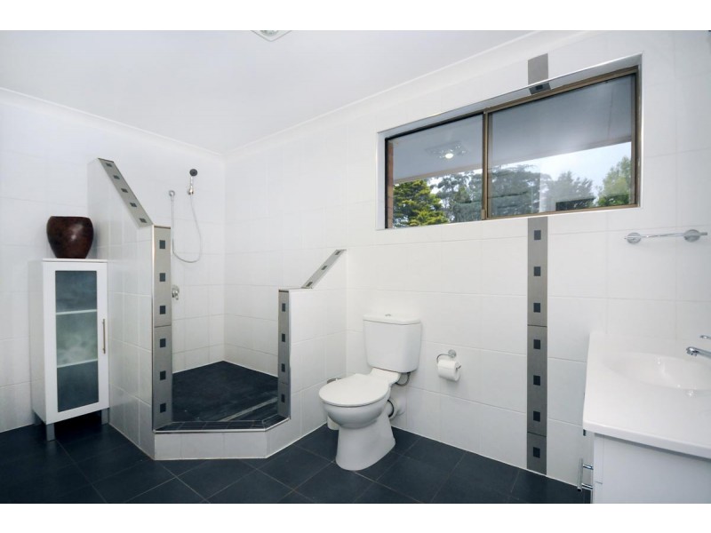 6 Blue Meadow Court, Blue Mountain Heights QLD 4350