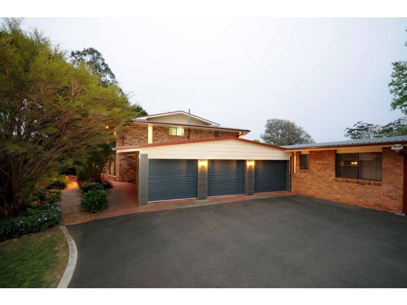 6 Blue Meadow Court, Blue Mountain Heights QLD 4350