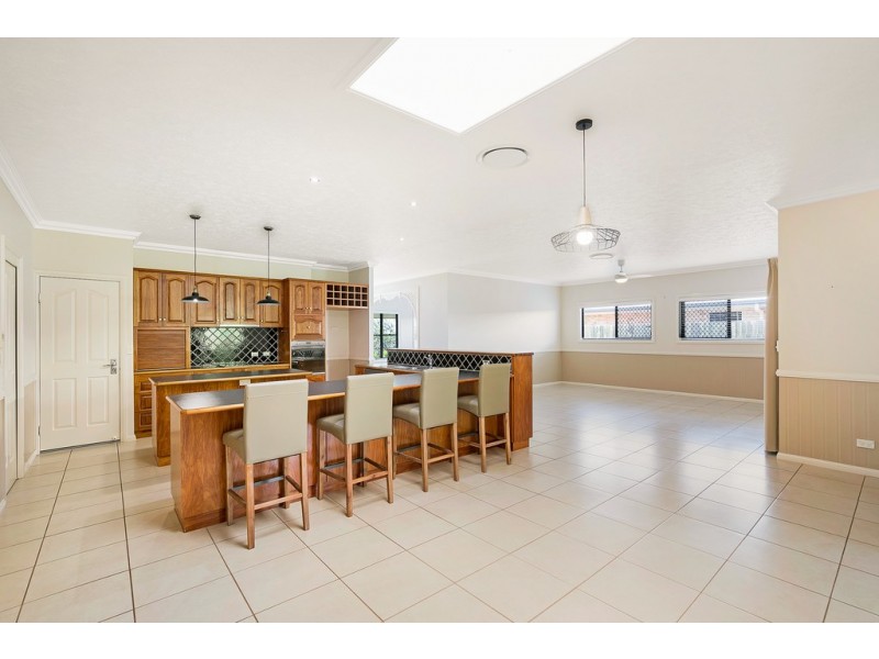 8 Ridgewood Drive, Kearneys Spring QLD 4350