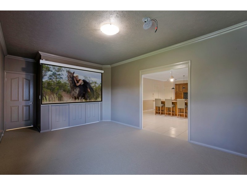 8 Ridgewood Drive, Kearneys Spring QLD 4350