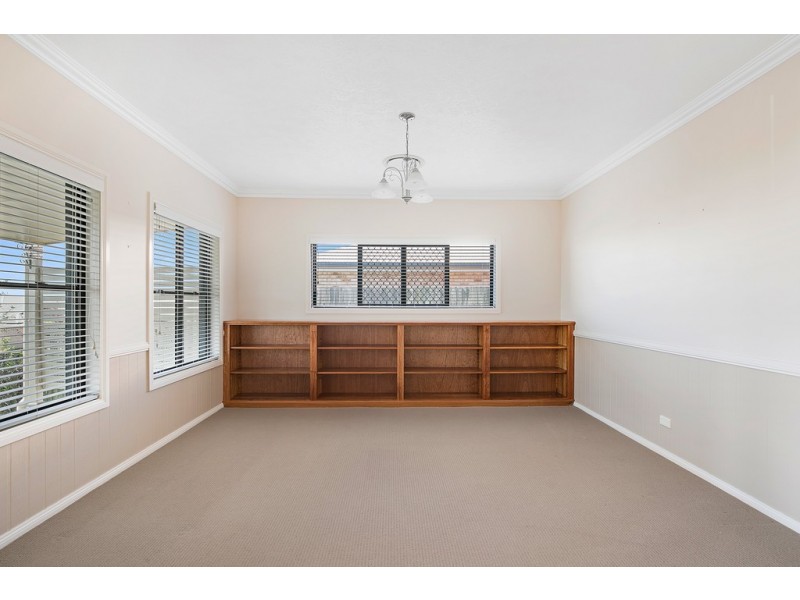 8 Ridgewood Drive, Kearneys Spring QLD 4350