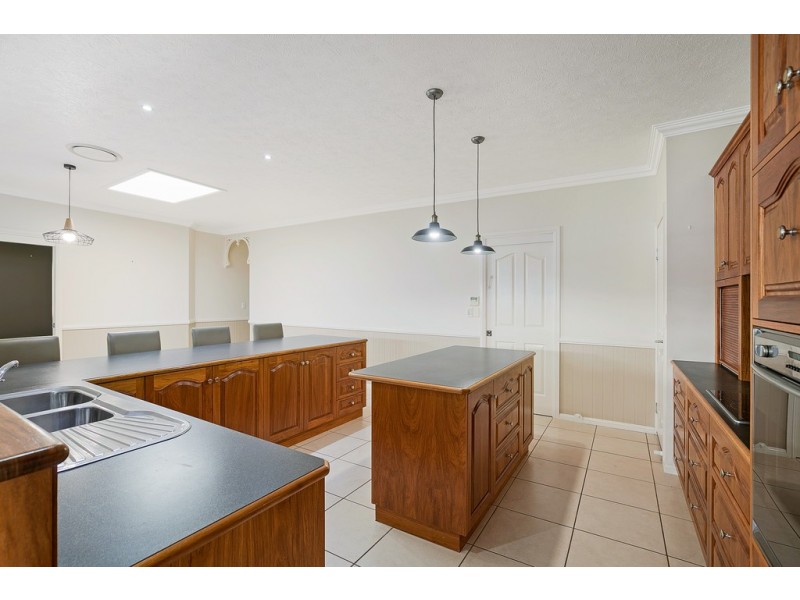 8 Ridgewood Drive, Kearneys Spring QLD 4350