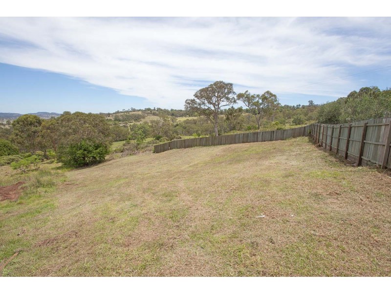 5 McShane Drive, Mount Kynoch QLD 4350