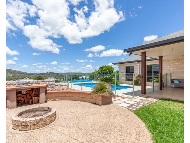 7 Makybe Drive, Hodgson Vale QLD 4352