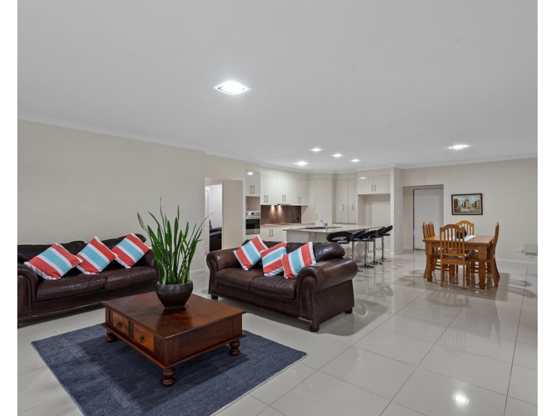 7 Makybe Drive, Hodgson Vale QLD 4352