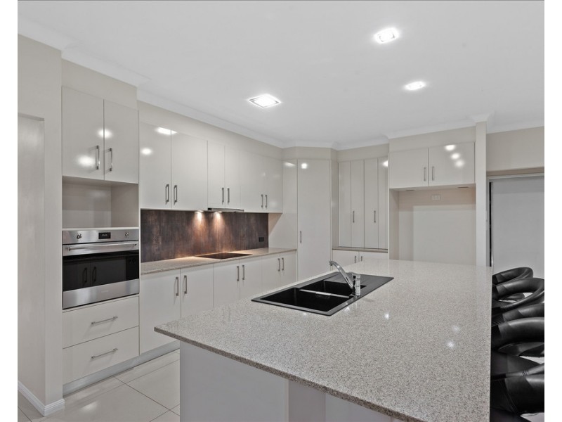 7 Makybe Drive, Hodgson Vale QLD 4352