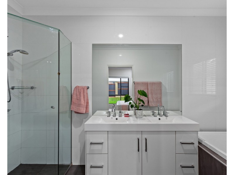 7 Makybe Drive, Hodgson Vale QLD 4352