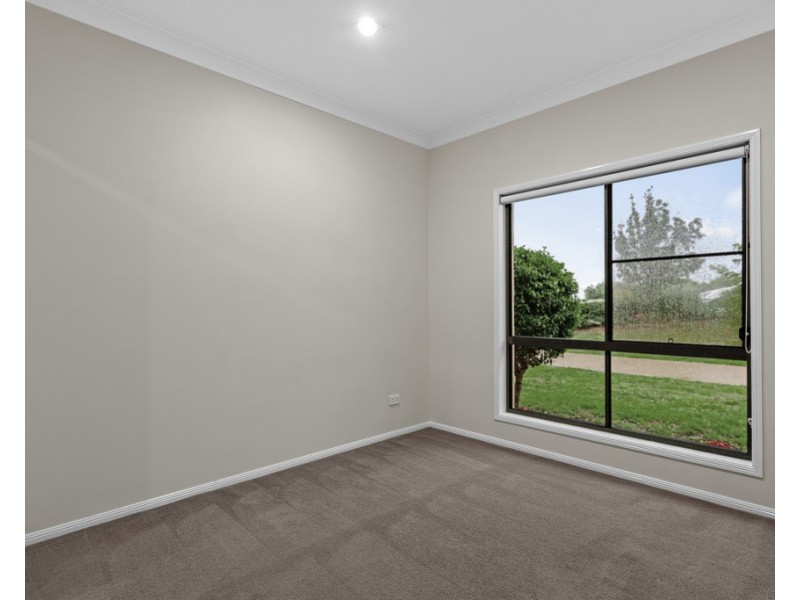 7 Makybe Drive, Hodgson Vale QLD 4352