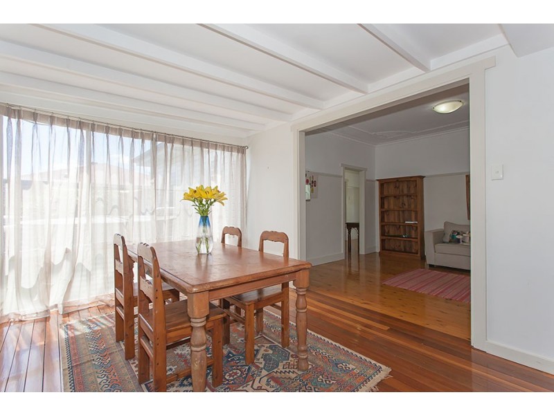 28 Rhyde Street, Mount Lofty QLD 4350