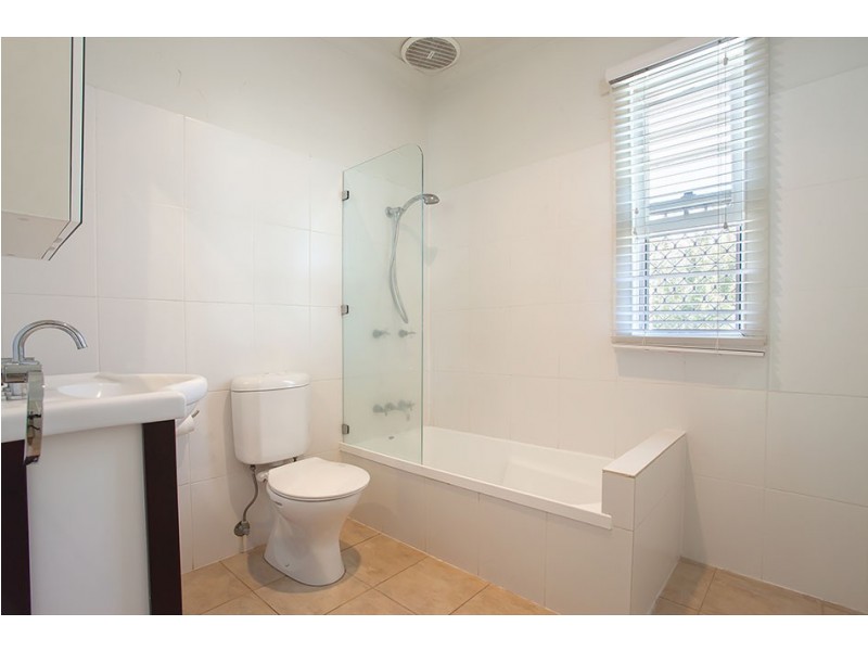 28 Rhyde Street, Mount Lofty QLD 4350