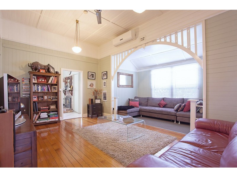 192 Campbell Street, Newtown QLD 4350