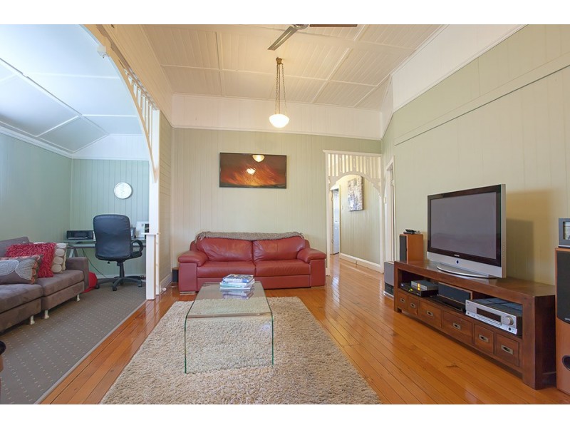 192 Campbell Street, Newtown QLD 4350