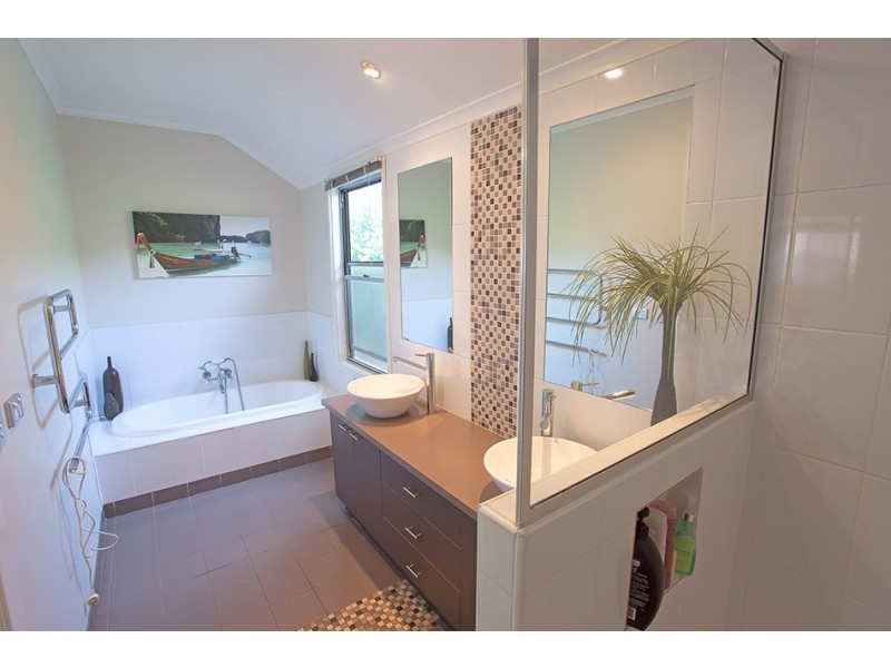 192 Campbell Street, Newtown QLD 4350