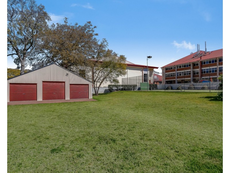 244 Herries Street, Newtown QLD 4350