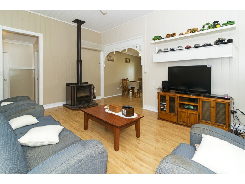 6 Fairfax Street, Cambooya QLD 4358