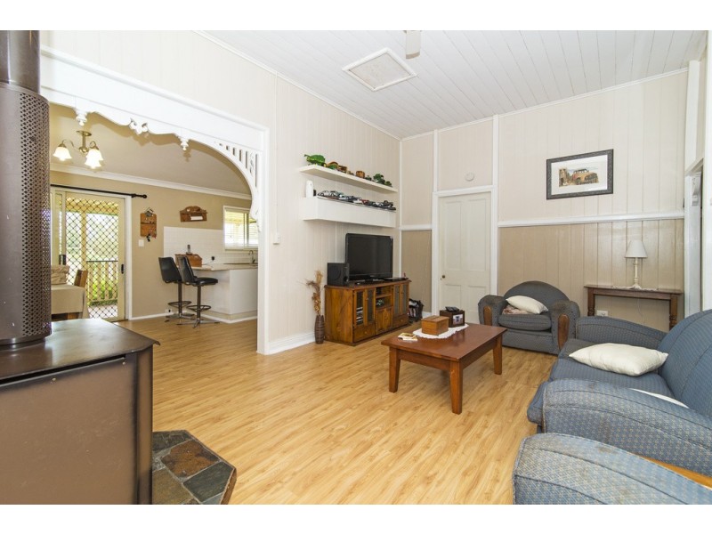 6 Fairfax Street, Cambooya QLD 4358