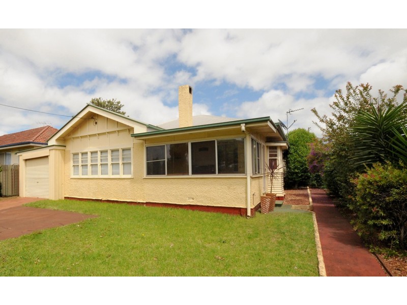 271 West Street, Harristown QLD 4350